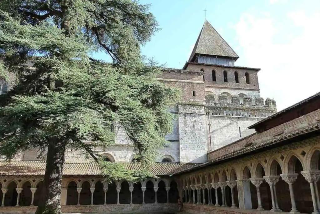 Appartement Entier Moissac Centre 30 M2 Calme Avec Cour Interieure Pour Velos A 50M Du Marche De Moissac Buitenkant foto
