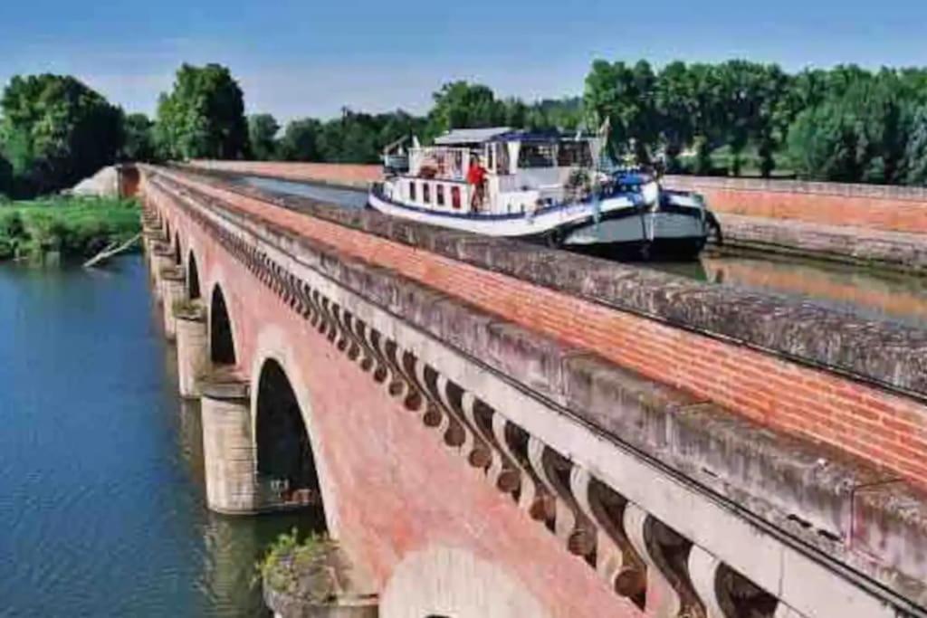 Appartement Entier Moissac Centre 30 M2 Calme Avec Cour Interieure Pour Velos A 50M Du Marche De Moissac Buitenkant foto