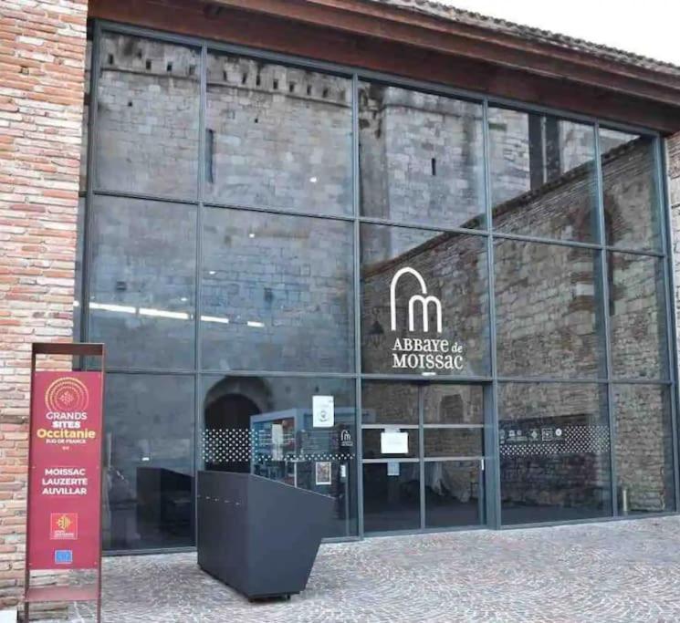 Appartement Entier Moissac Centre 30 M2 Calme Avec Cour Interieure Pour Velos A 50M Du Marche De Moissac Buitenkant foto